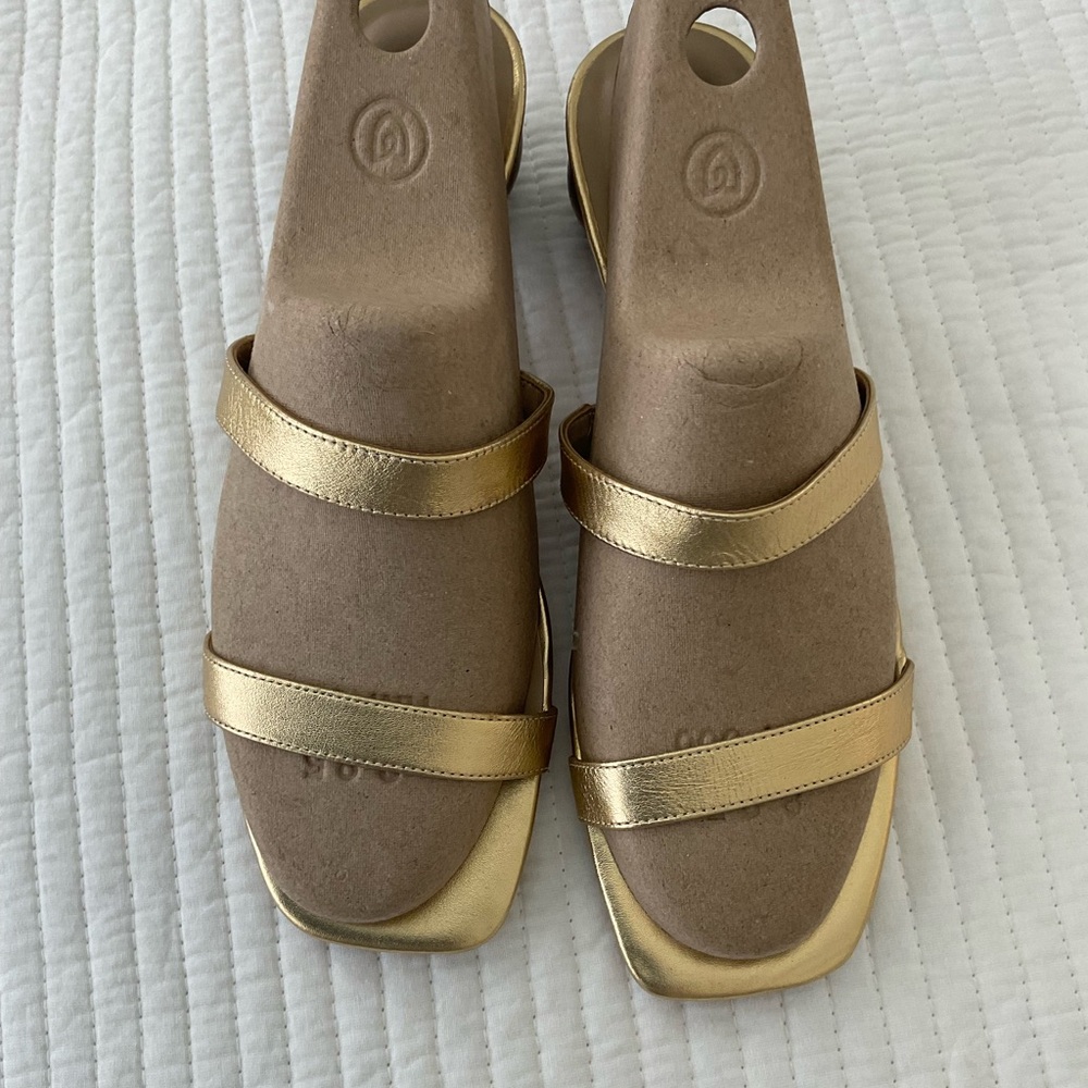 Ann Taylor Gold Metallic Women's Sandals